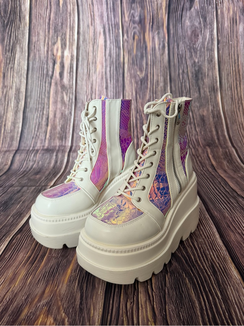 Cape Robbin "Radio" Liquid Love Platform Boots in white Size 8